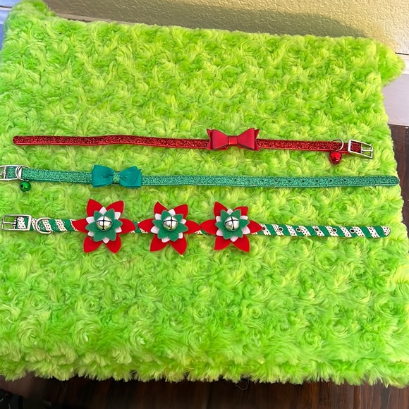 Lot of three small dog Christmas collars - Picture 1 of 4